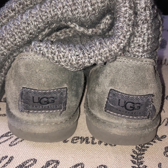 Ugg boots. Size 7! Grey in color! Good condition! - Picture 6 of 7